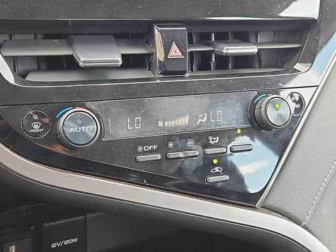 Used 2024 Toyota Camry SE FWD image 17