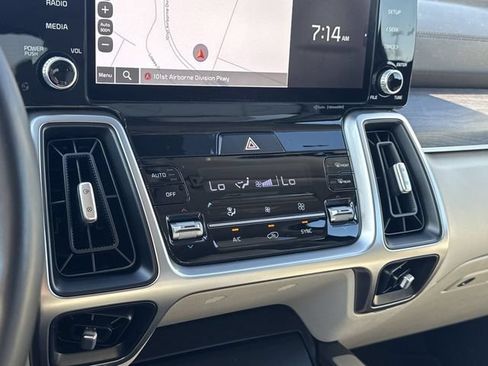 Used 2022 Kia Sorento EX w/ Panoramic Sunroof Package FWD image 23