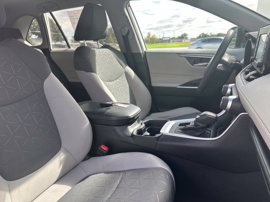 Used 2021 Toyota RAV4 XLE w/ Carpet Mat Package (TMS) AWD/4WD image 33