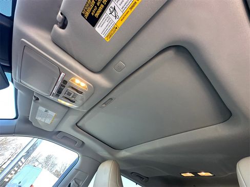 Used 2021 Toyota Highlander XLE image 32