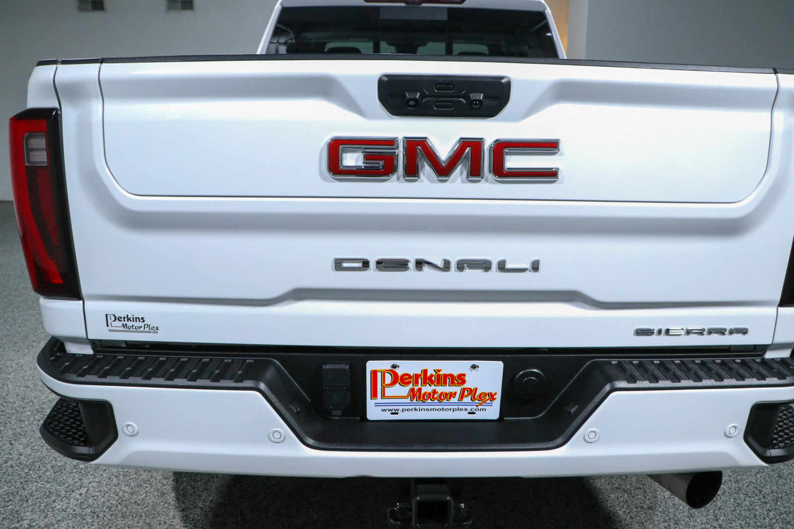Used 2024 GMC Sierra 2500 Denali AWD/4WD image 8