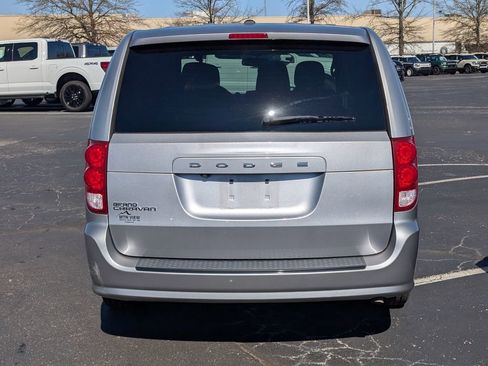 Used 2018 Dodge Grand Caravan SE image 6