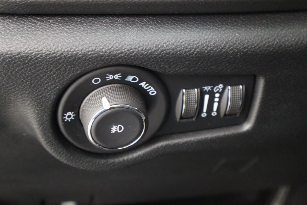 Used 2025 Chrysler Pacifica Select FWD image 23