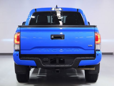 Used 2020 Toyota Tacoma TRD Sport w/ TRD Premium Sport Package AWD/4WD image 2