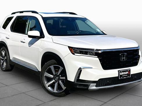 Used 2025 Honda Pilot Elite image 3