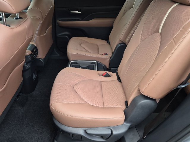 Certified 2026 Toyota Grand Highlander AWD image 27