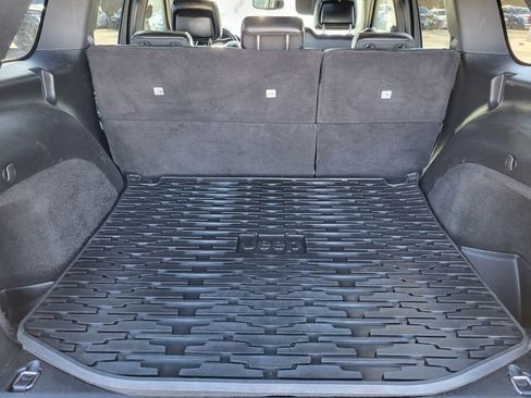 Used 2018 Jeep Grand Cherokee Altitude image 12