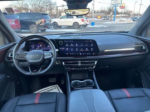 Used 2024 Chevrolet Traverse RS image 18