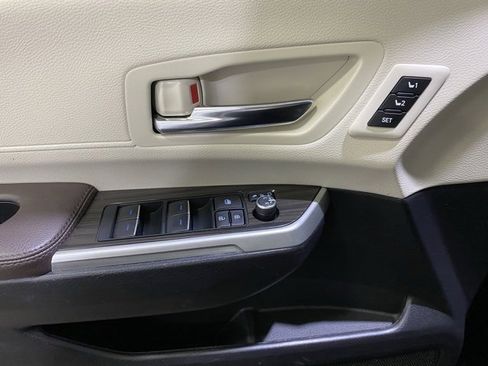 Certified 2024 Toyota Sienna Platinum image 16