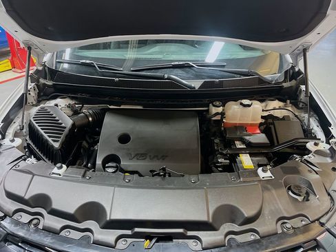 Used 2023 Chevrolet Traverse RS image 33