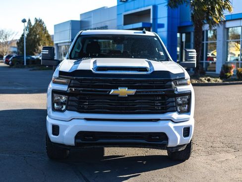 Used 2024 Chevrolet Silverado 3500 LT AWD/4WD image 5
