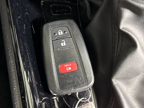 Used 2019 Toyota C-HR XLE FWD image 37