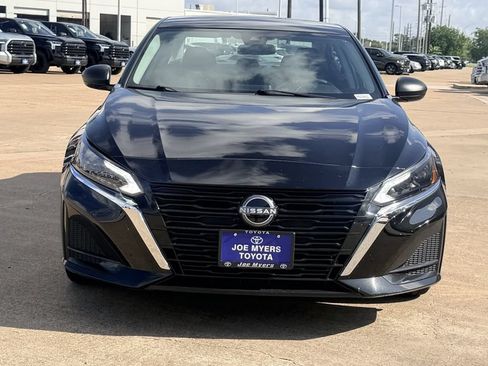 Used 2025 Nissan Altima 2.5 SV FWD image 3