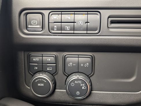 Used 2023 Chevrolet Tahoe RST w/ RST Performance Edition AWD/4WD image 13
