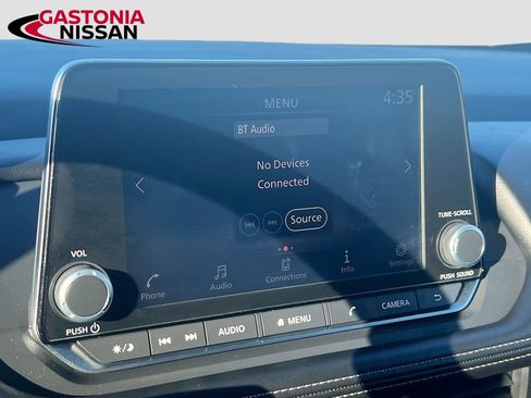 Used 2025 Nissan Rogue SV image 18