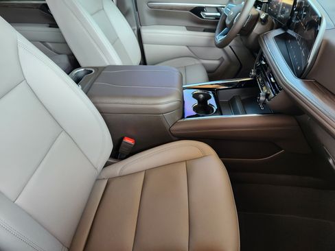 New 2026 Chevrolet Suburban Z71 w/ Comfort Package image 11