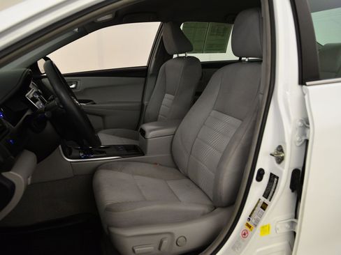 Used 2017 Toyota Camry LE image 5