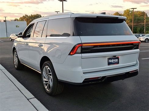 New 2025 Lincoln Navigator Reserve image 5