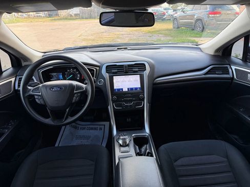 Used 2020 Ford Fusion SE image 18
