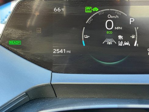 Used 2025 Toyota Prius Plug-In Hybrid image 21