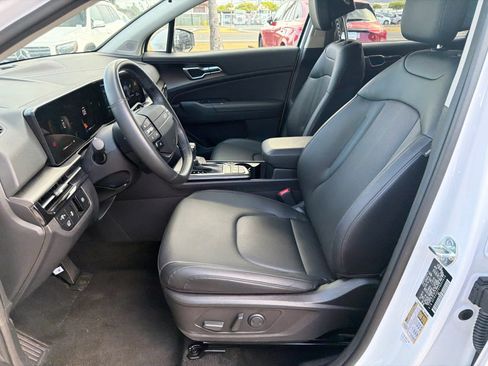 Used 2026 Kia Sportage EX FWD image 8