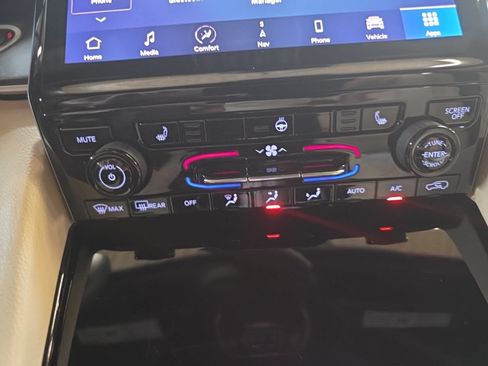 Used 2023 Jeep Grand Cherokee Limited RWD image 19