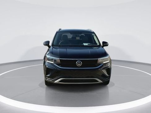 Used 2022 Volkswagen Taos SE FWD image 4