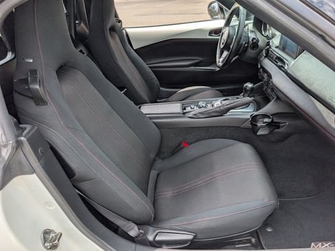 Used 2019 MAZDA MX-5 Miata Club RWD image 7