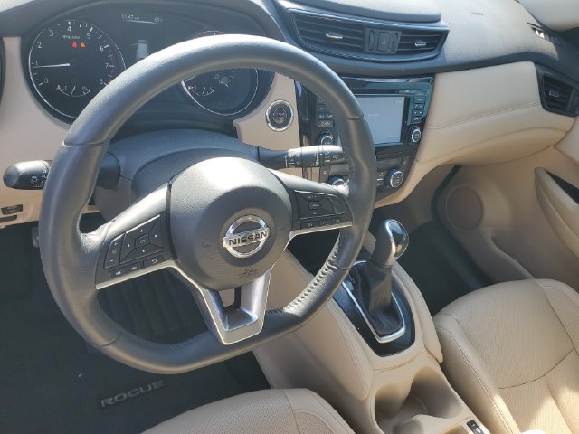Used 2017 Nissan Rogue SL w/ SL Premium Package FWD image 17