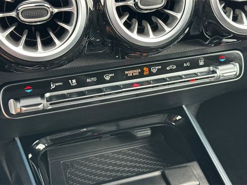 Used 2024 Mercedes-Benz EQB 300 4MATIC image 20