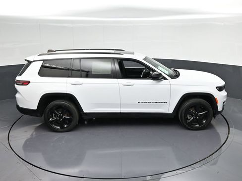 Used 2023 Jeep Grand Cherokee L Laredo RWD image 22