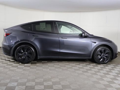 Used 2025 Tesla Model Y Long Range AWD/4WD image 22