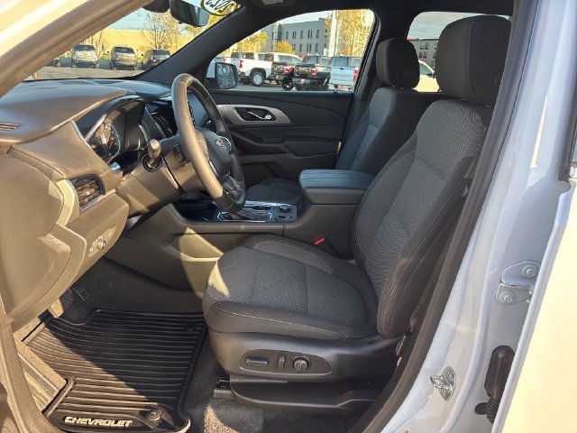 Used 2023 Chevrolet Traverse LT w/ Rear Camera Mirror Package AWD/4WD image 9