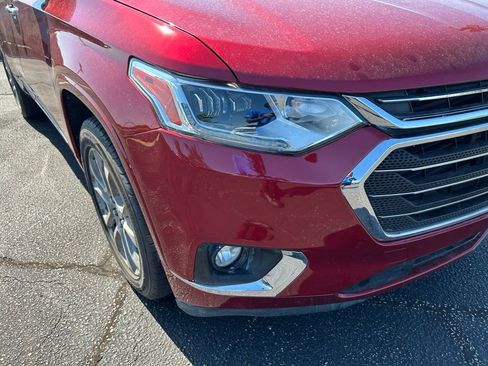 Used 2019 Chevrolet Traverse Premier w/ Driver Confidence II Package FWD image 3
