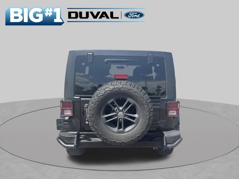 Used 2017 Jeep Wrangler Unlimited Sahara AWD/4WD image 8