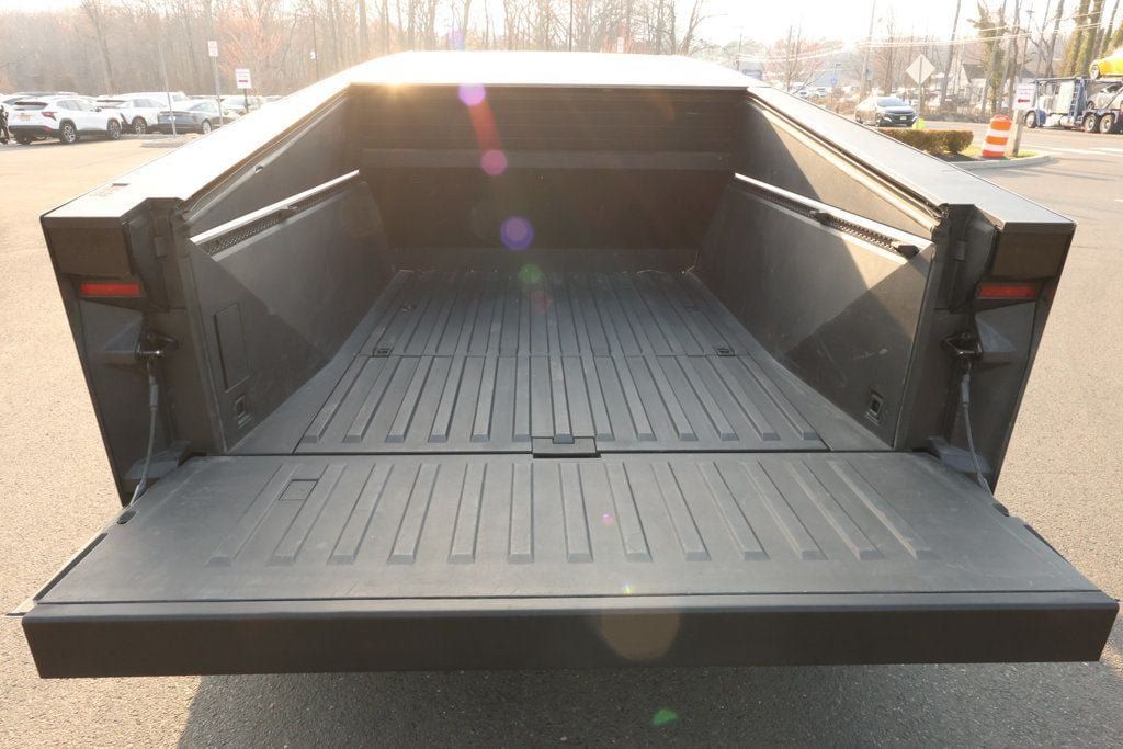 Used 2024 Tesla Cybertruck AWD Crew Cab image 28