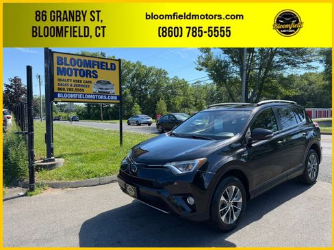 Used 2018 Toyota RAV4 XLE AWD/4WD image 1
