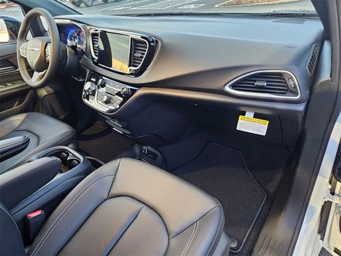 New 2026 Chrysler Voyager LX image 37