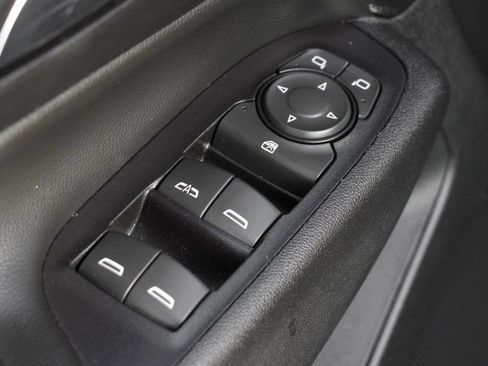 Used 2022 Chevrolet Equinox LT w/ Driver Convenience Package image 16