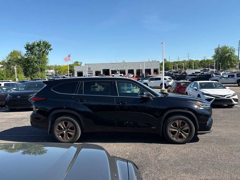 Used 2022 Toyota Highlander Bronze Edition AWD/4WD image 5