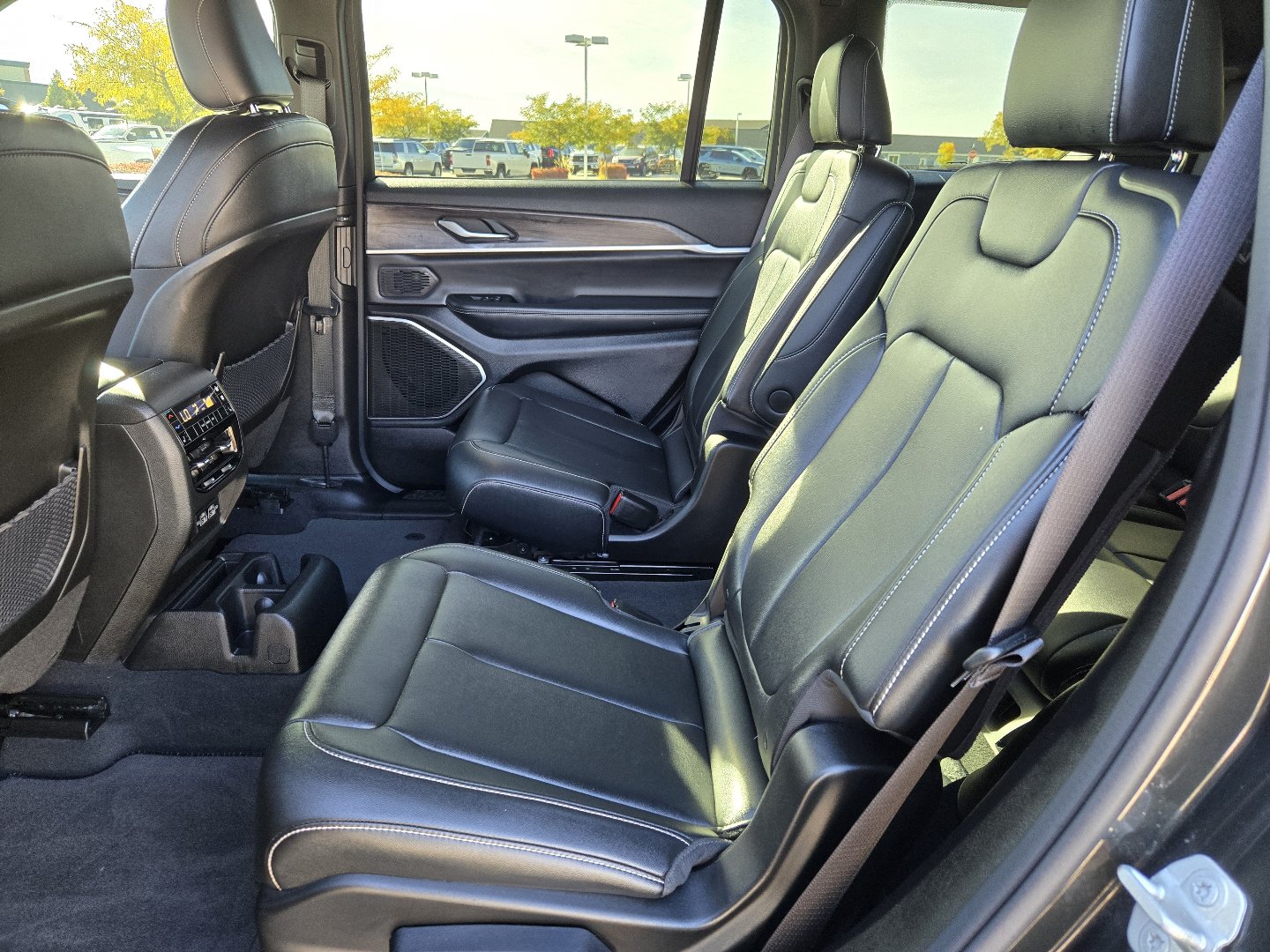 Used 2024 Jeep Grand Cherokee L Limited w/ Trailer Tow Package AWD/4WD image 5