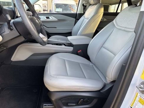 New 2026 Ford Explorer Active w/ Active Comfort Package image 18