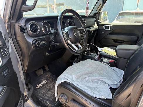 Used 2022 Jeep Wrangler Unlimited Sahara w/ Cold Weather Group AWD/4WD image 9