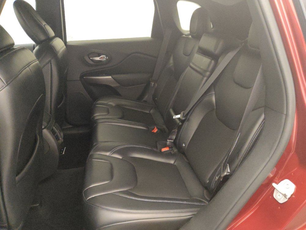 Used 2019 Jeep Cherokee Latitude Plus FWD image 18