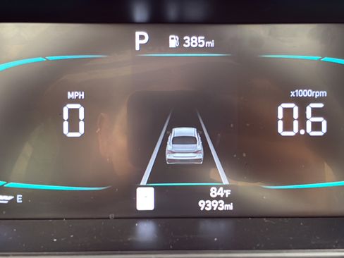 Certified 2025 Hyundai Elantra Sport FWD image 23