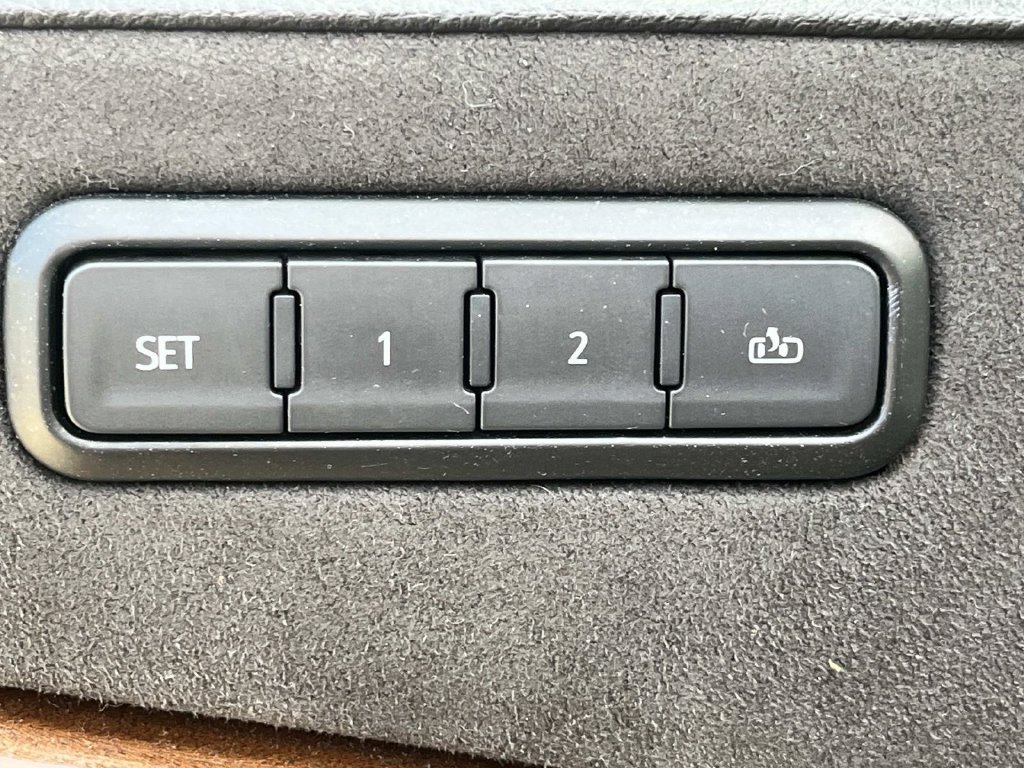 Used 2020 Cadillac Escalade Luxury AWD/4WD image 34