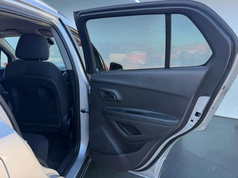 Used 2017 Chevrolet Trax LT FWD image 17
