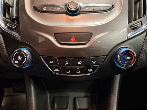 Used 2018 Chevrolet Cruze LT image 33