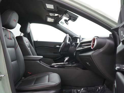 Used 2024 Chevrolet Trax RS w/ Driver Confidence Package image 11