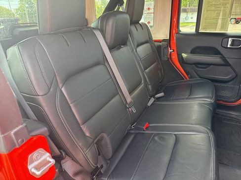Used 2019 Jeep Wrangler Unlimited Sahara image 13